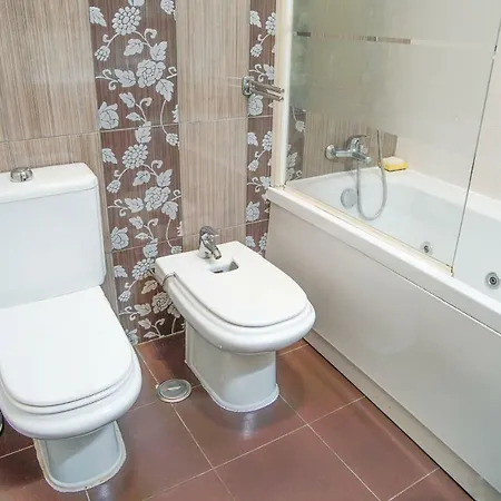 Διαμέρισμα Charming 3 Bedroom In City Centre *