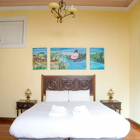 Apartman Charming 3 Bedroom In City Centre