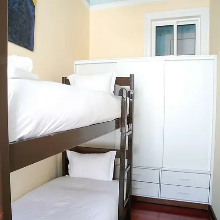 Apartman Charming 3 Bedroom In City Centre